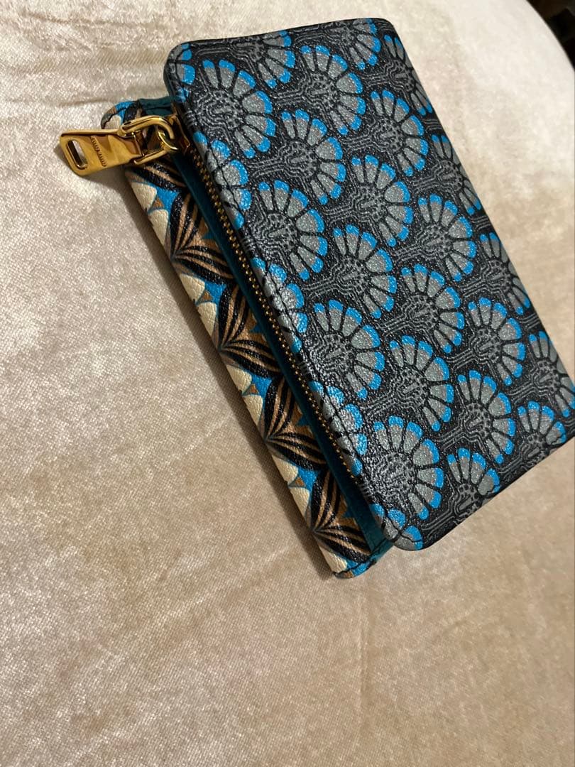 ［極美品］［正規品］miumiu 二つ折り財布 青と白の花柄　PRADA