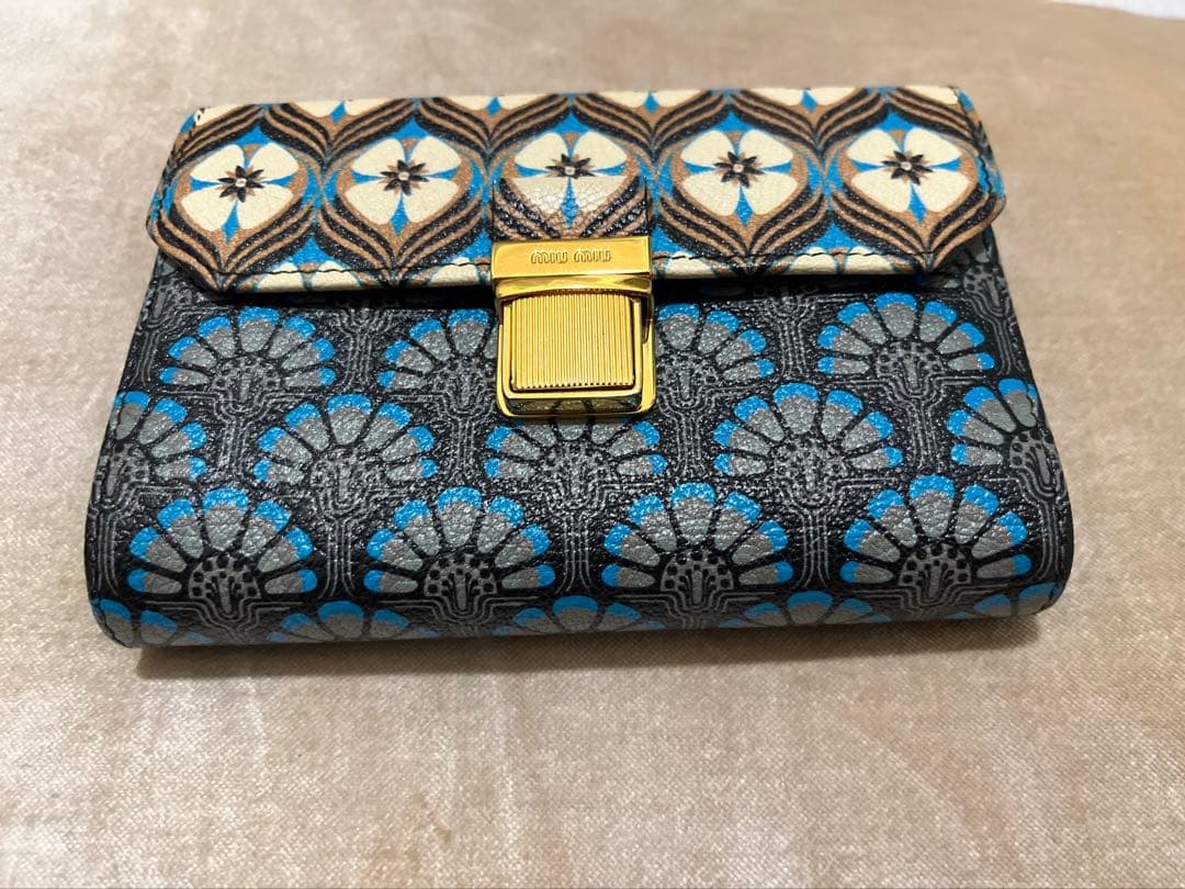 ［極美品］［正規品］miumiu 二つ折り財布 青と白の花柄　PRADA