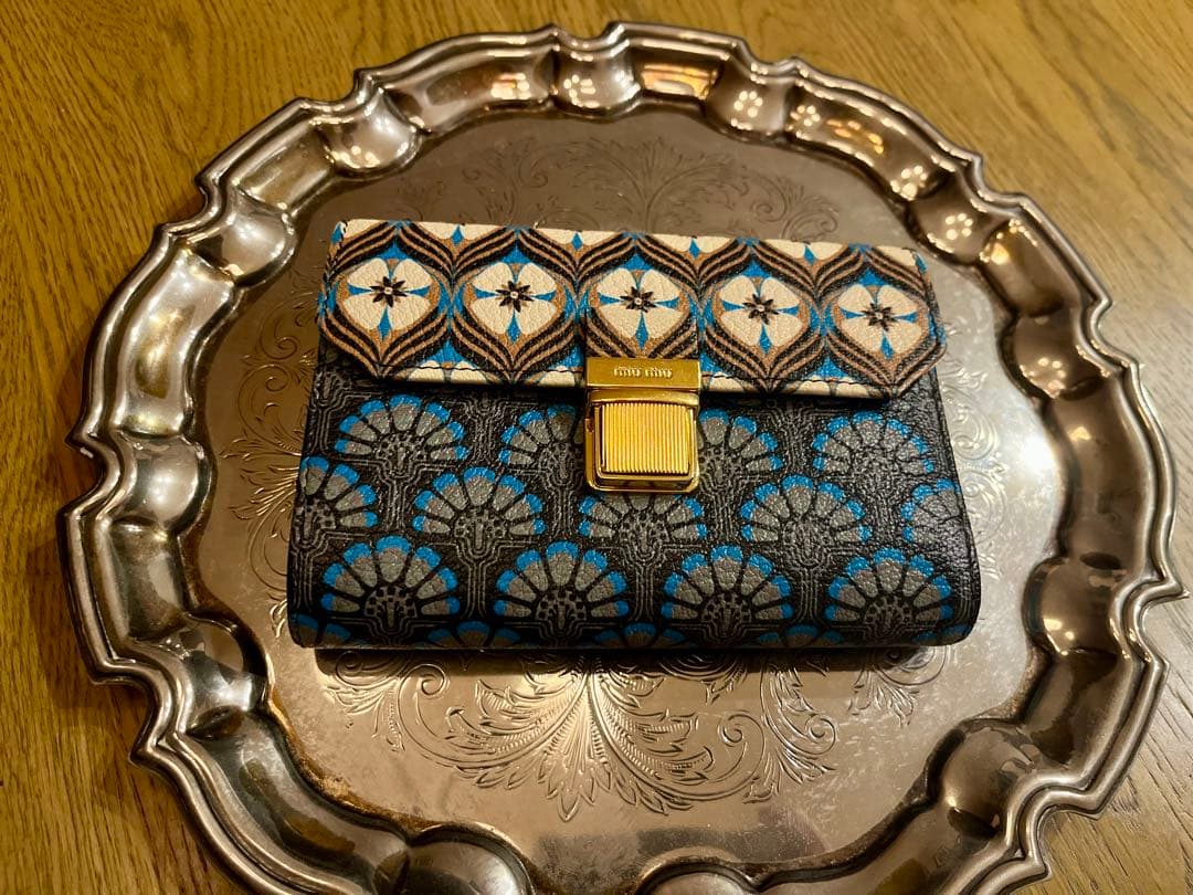 ［極美品］［正規品］miumiu 二つ折り財布 青と白の花柄　PRADA