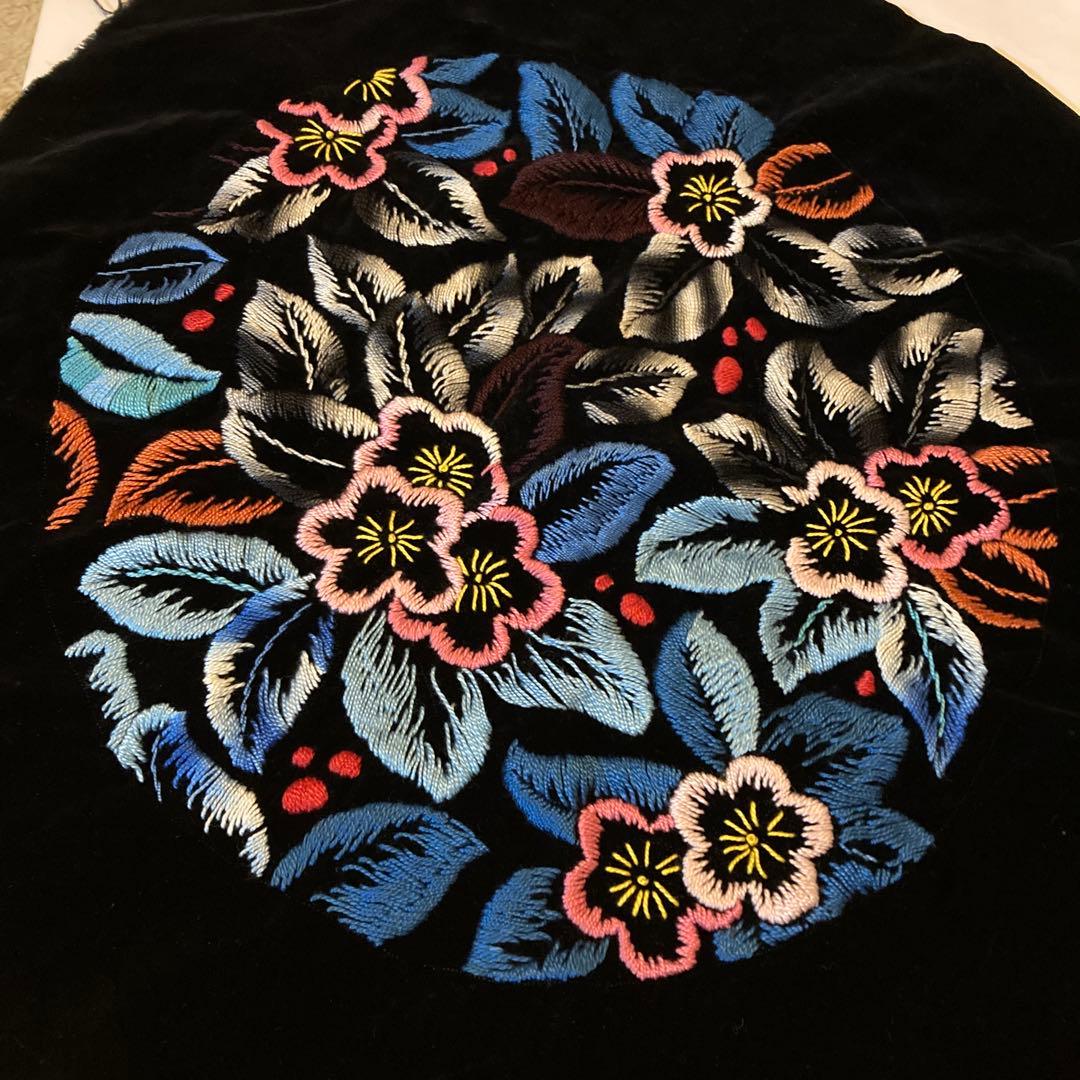 花柄刺繍 円形インテリア