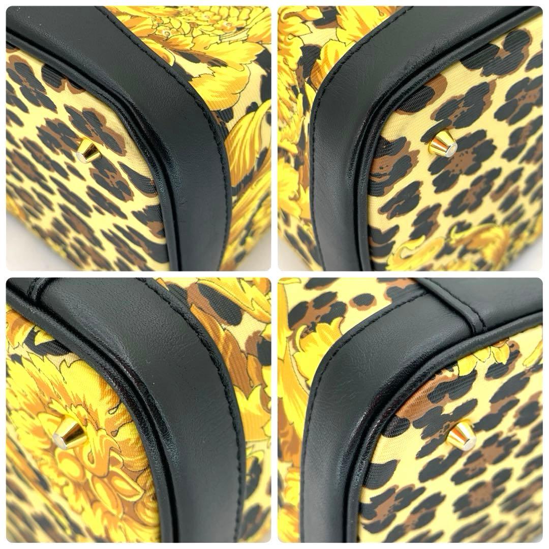 美品！GIANNI VERSACE ジャンニヴェルサーチ バニティバッグ　ポーチ