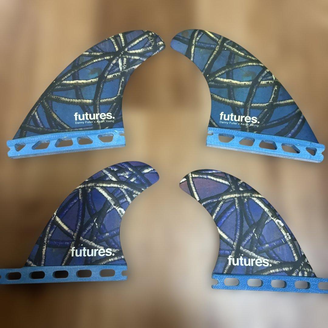 futures Quad Fin Set 1-4 収納ケース付き