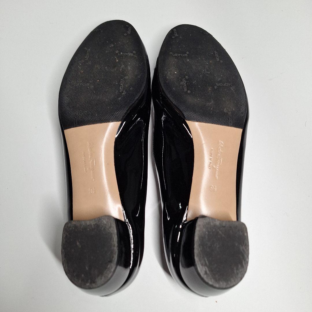 フェラガモ　エナメル太ヒール パンプス　ヴァラリボン　27cm　Vibram