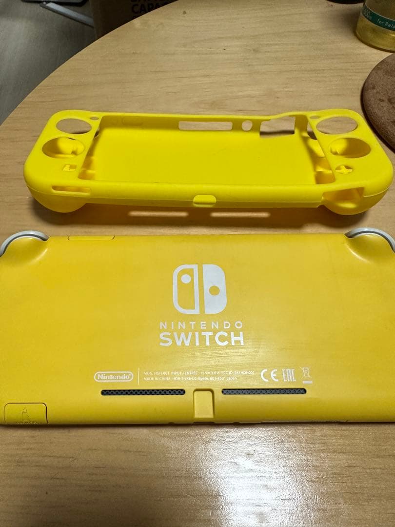 Nintendo Switch Lite イエロー 本体とカバー