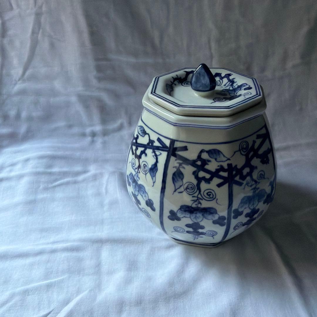 染付　青い葡萄柄　八角形　水差し