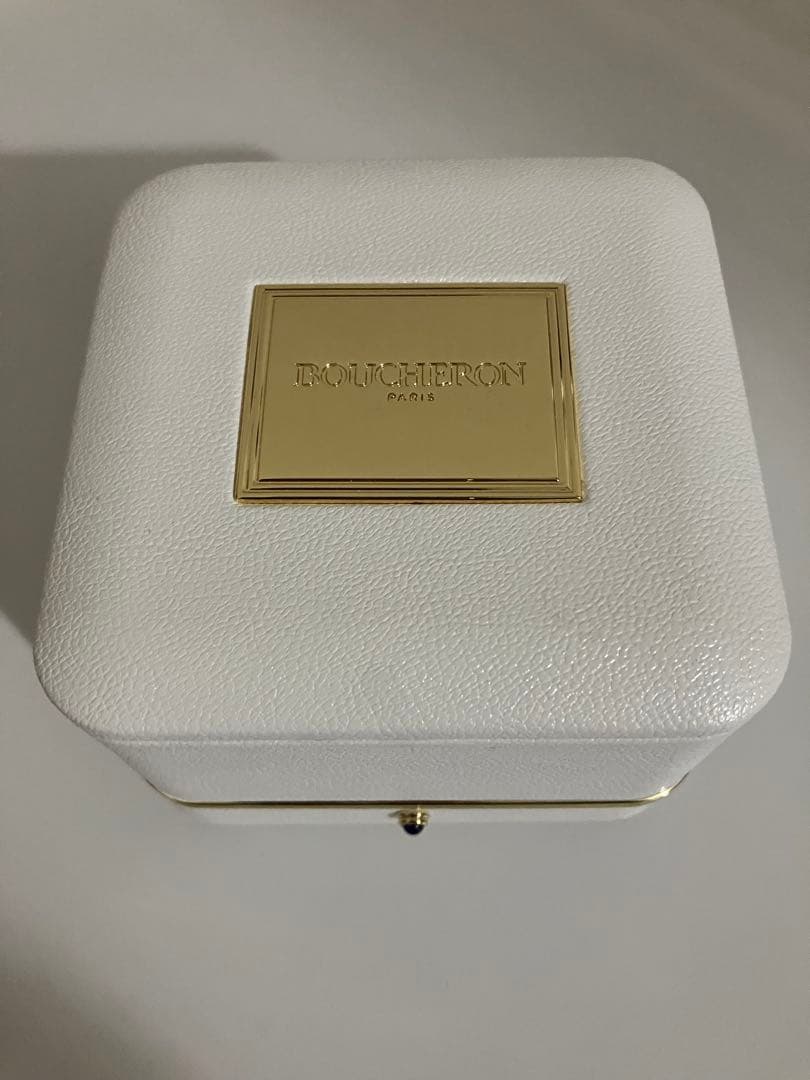 ブシュロン　セルパンボエム　ピアス　スモール　WG