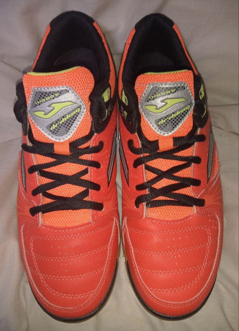 【匿名配送】【入手困難】フットサルシューズ　赤　ホマ　ドリブリング　25