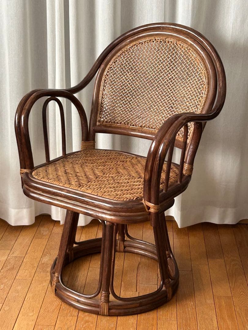 ラタン　アールヌーヴォー風（ブラウン）回転式アームチェア　昭和レトロ　2脚セット