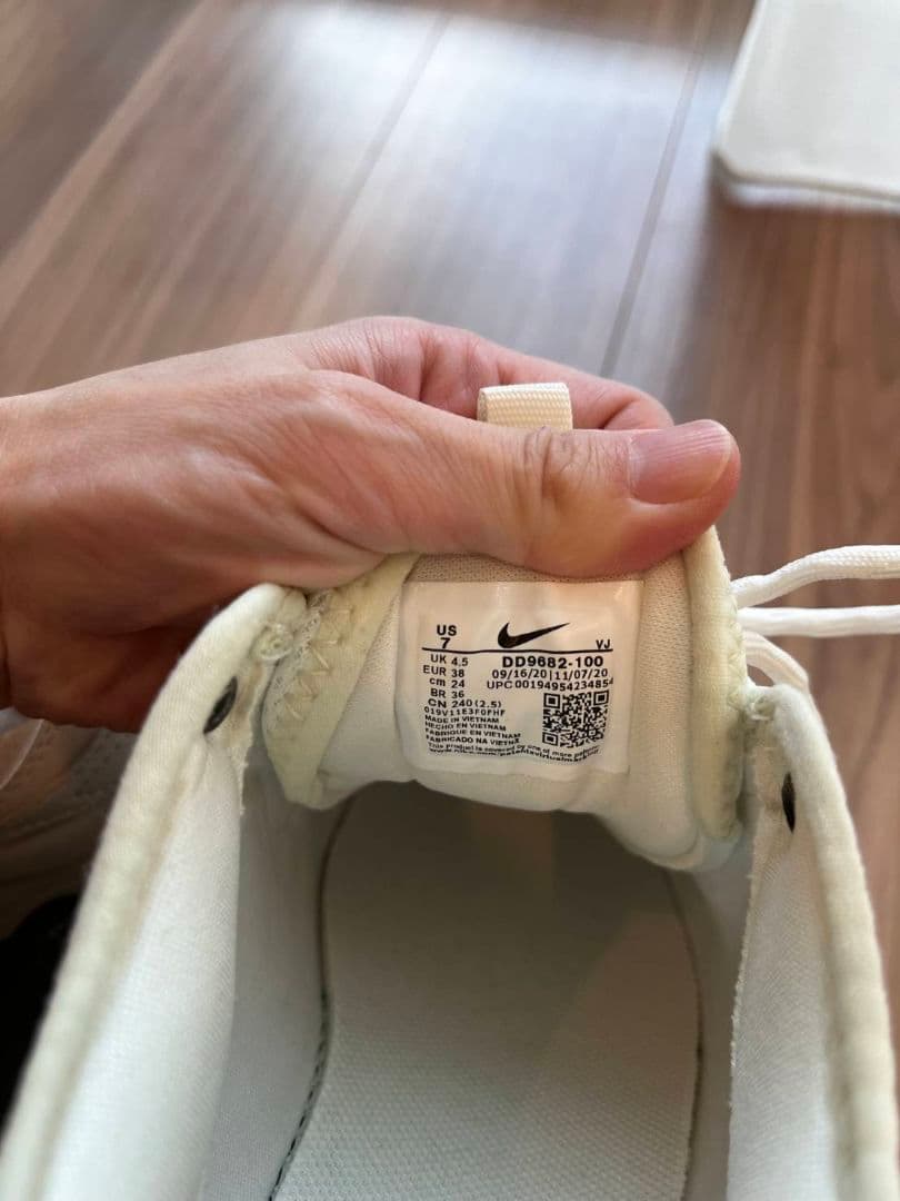 【1時間のみ着用】NIKE TC7900　24cm