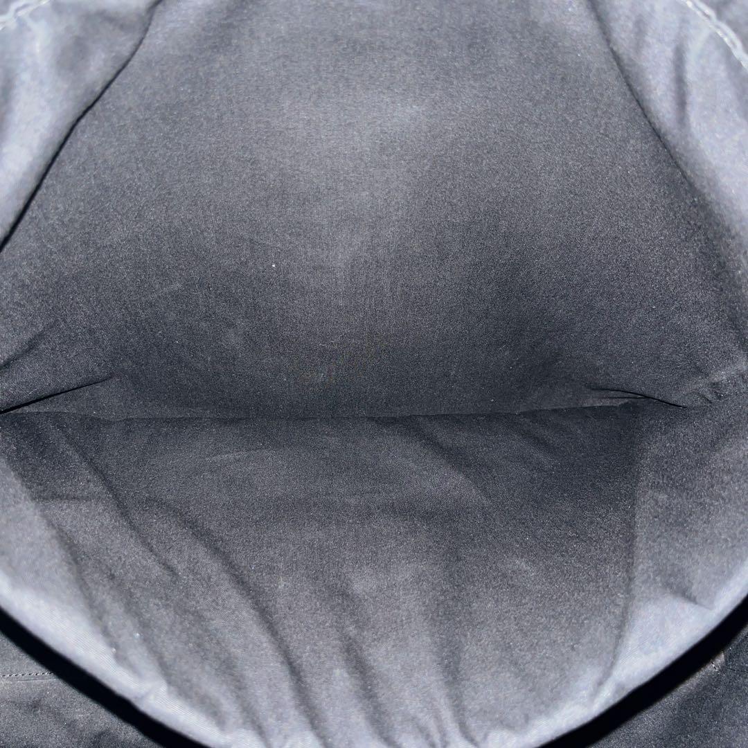 ヴィヴィアンウエストウッド　フロウ　トートバッグ　肩掛け可　A4可　オーブ　塩ビ