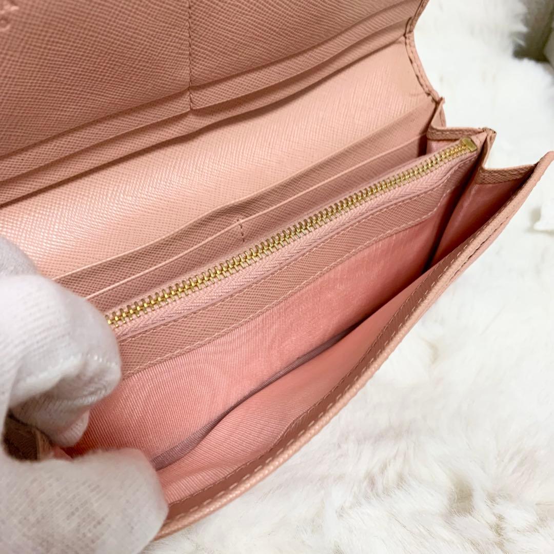 美品！プラダ 長財布　ラウンドファスナー　サフィアーノ　レザー　ベビーピンク