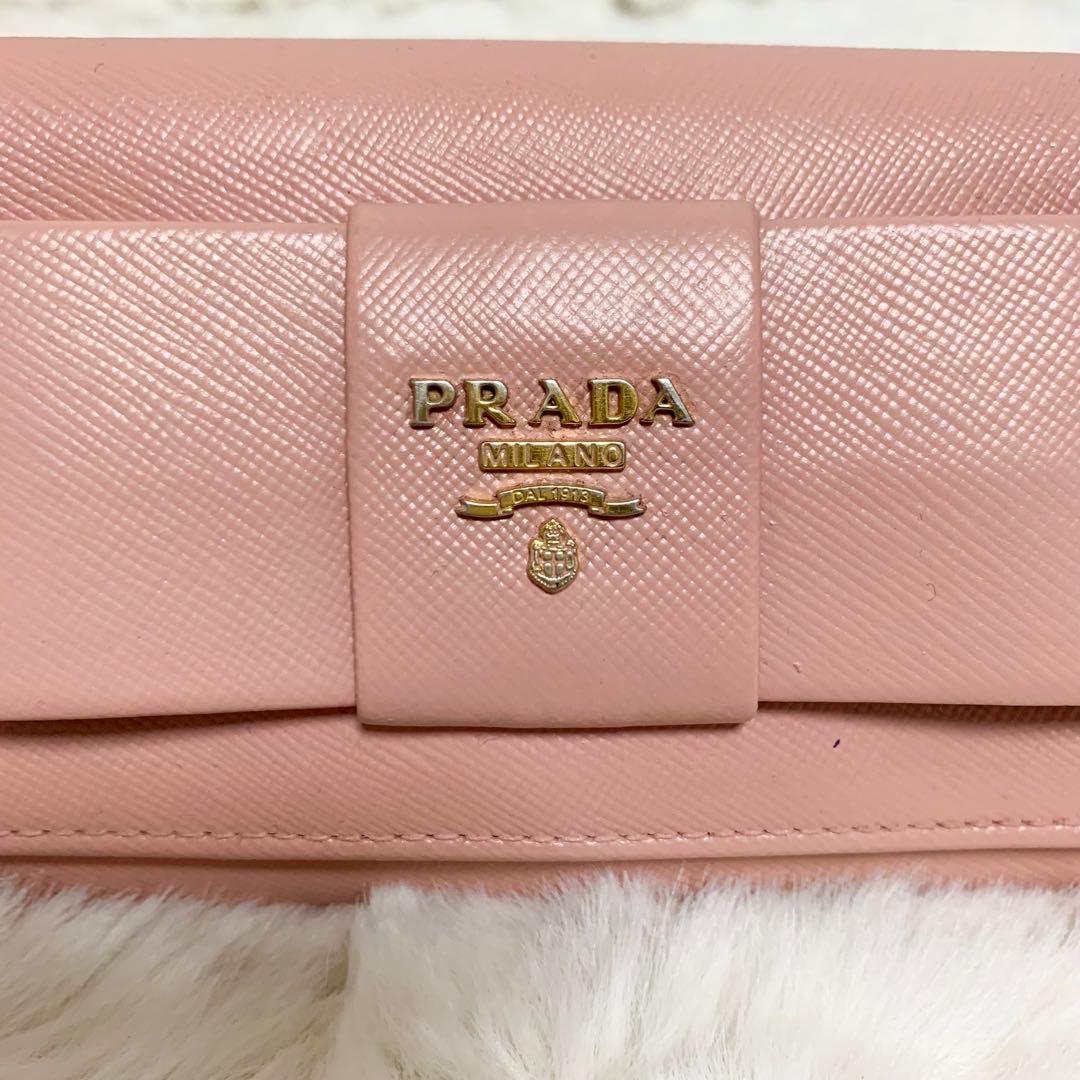 美品！プラダ 長財布　ラウンドファスナー　サフィアーノ　レザー　ベビーピンク