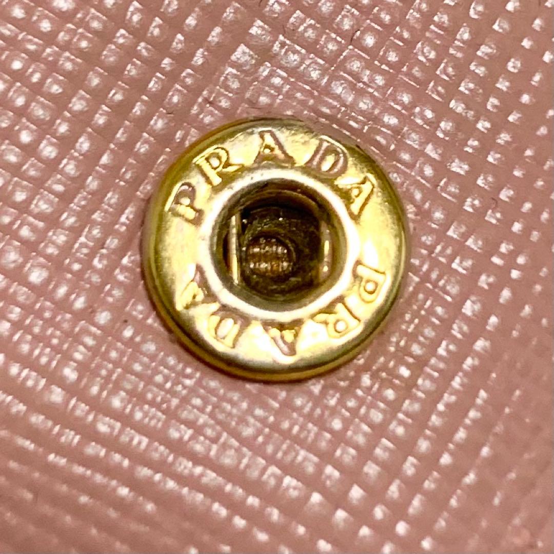 美品！プラダ 長財布　ラウンドファスナー　サフィアーノ　レザー　ベビーピンク