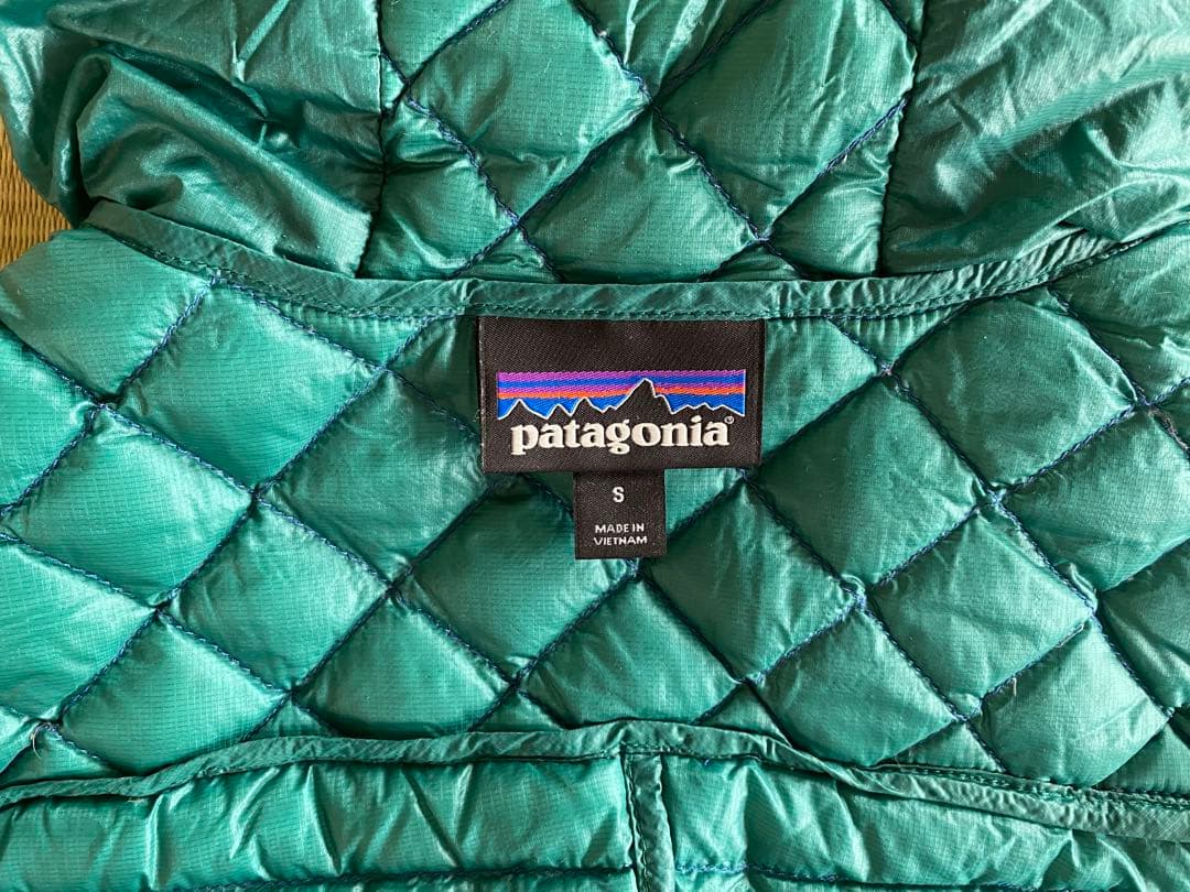 patagonia ウィメンズ・ウルトラアルパイン・ダウン・フーデッド・ベスト