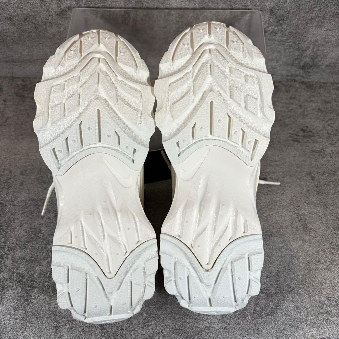 極美品　NIKE ナイキ　TC7900 ウィメンズ　スニーカー　23.5cm