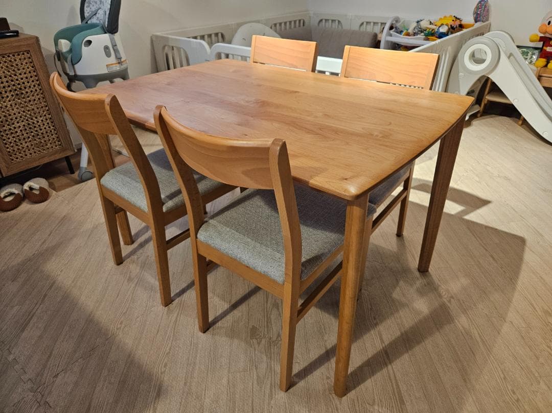 ニトリ　ダイニングテーブルセット（椅子4脚付き）