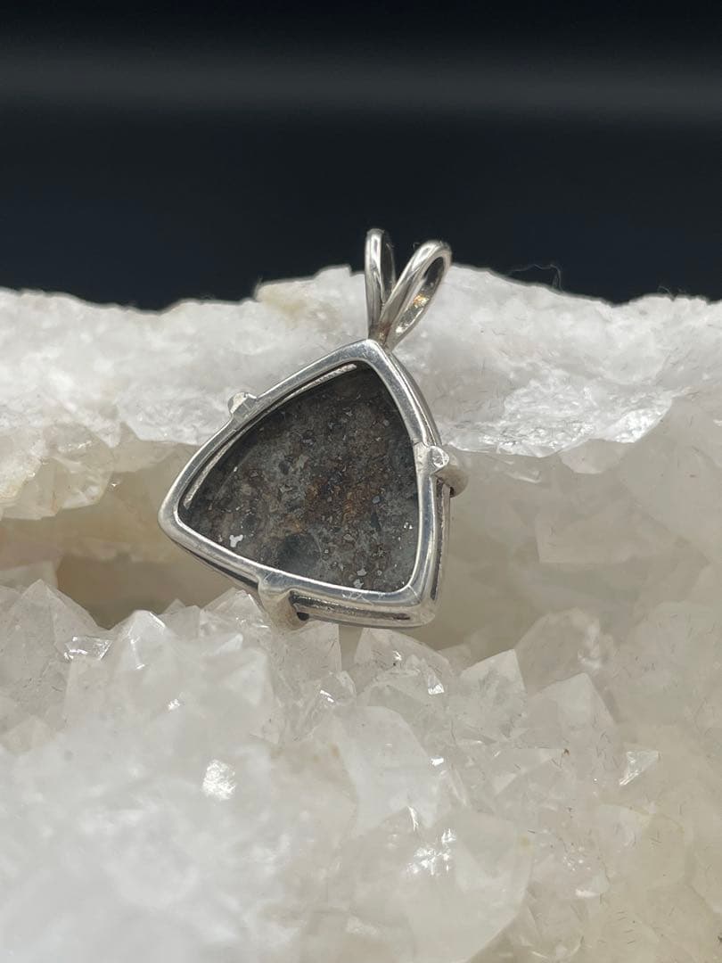 サハラNWA869隕石★ ペンダントヘッド(コンドライト）