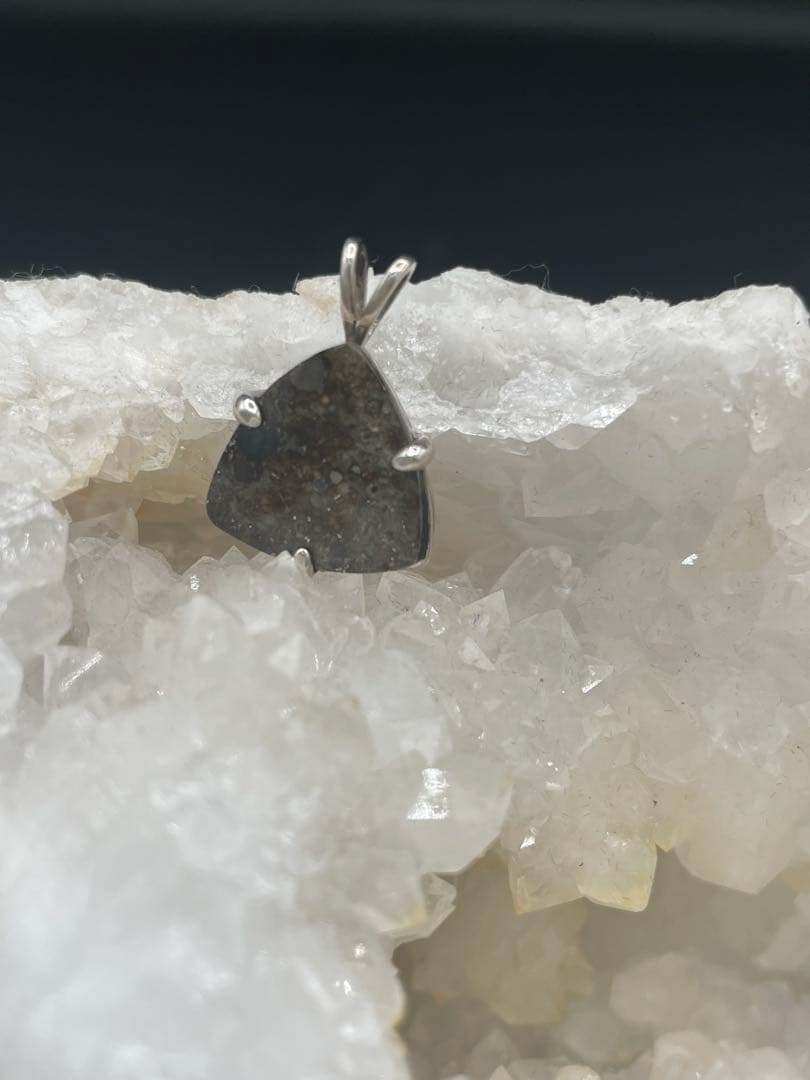 サハラNWA869隕石★ ペンダントヘッド(コンドライト）