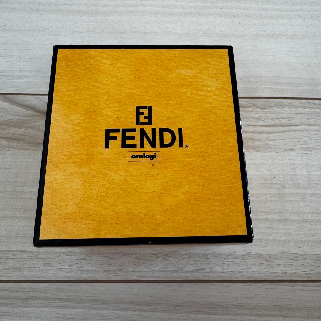 美品　FENDI フェンディ ズッカ柄 ラウンドフェイス 腕時計　レア