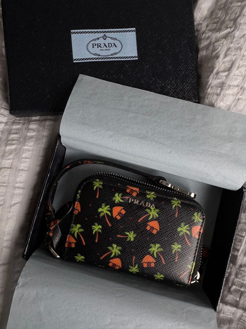 prada ジップ財布 カードケース