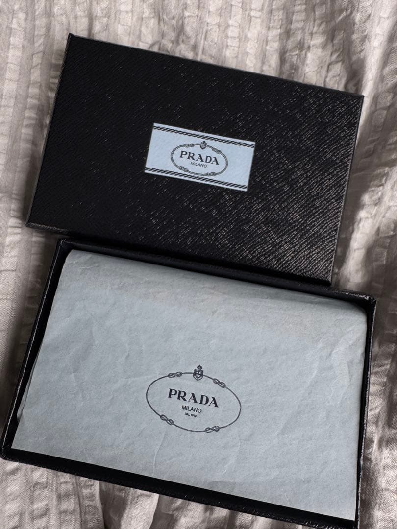 prada ジップ財布 カードケース