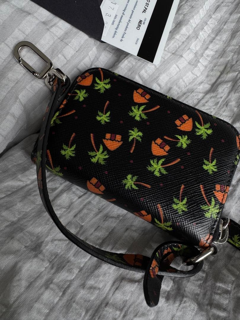 prada ジップ財布 カードケース