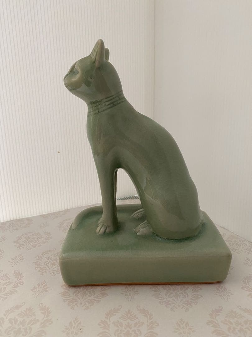 希少　セラドン焼き猫の置物