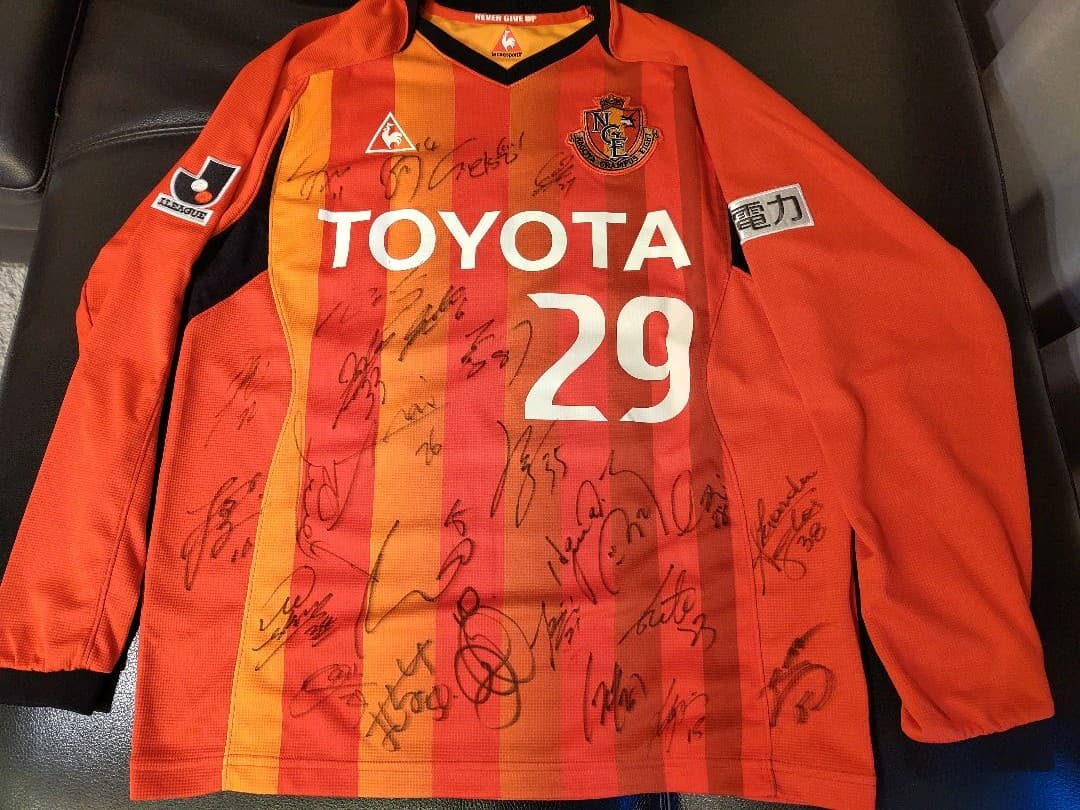 【超レア】2010年 名古屋グランパス 選手支給品 全選手サイン入りユニフォーム