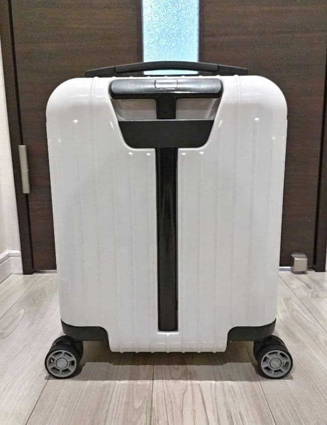リモワ　サルサエアー　ミニ　機内持込　　ロッカーサイズ　4輪　22L　白