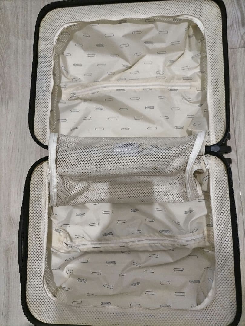 リモワ　サルサエアー　ミニ　機内持込　　ロッカーサイズ　4輪　22L　白