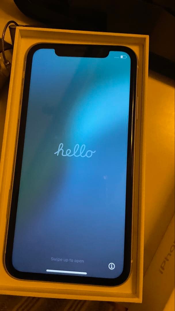 Apple iPhone XR SIMフリー　ホワイト 美品