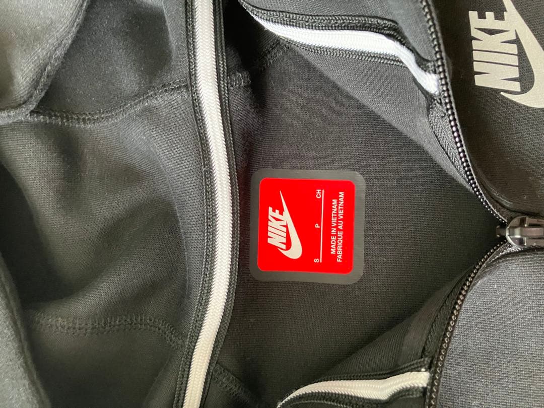 Teeshyn着用NIKEテックフリース反射S キッズ140 反射します