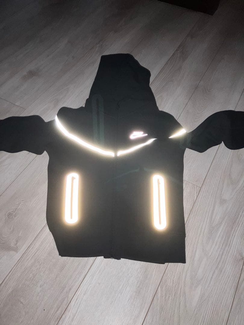 Teeshyn着用NIKEテックフリース反射S キッズ140 反射します