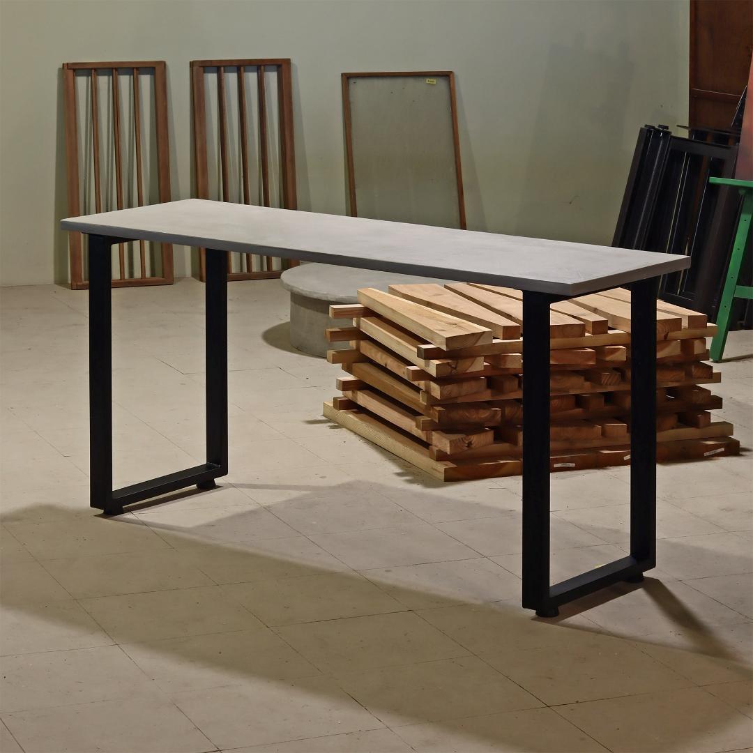 カウンターデスク｜横幅140cm｜ライトグレー｜薄塗りモルタル｜四角脚