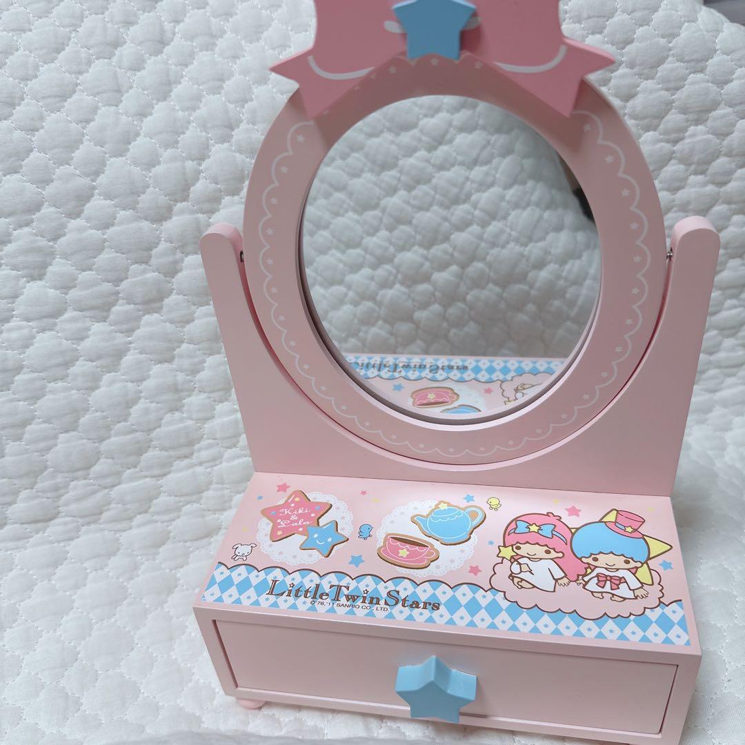 サンリオ❣️激レア　キキララ 2011 スタンド　ミニ　ドレッサー　レトロ