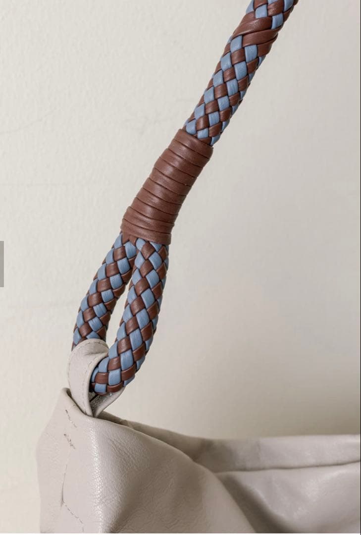 ＜本革/ミディアムサイズ/軽量＞ミックス編みワンハンドル バッグ