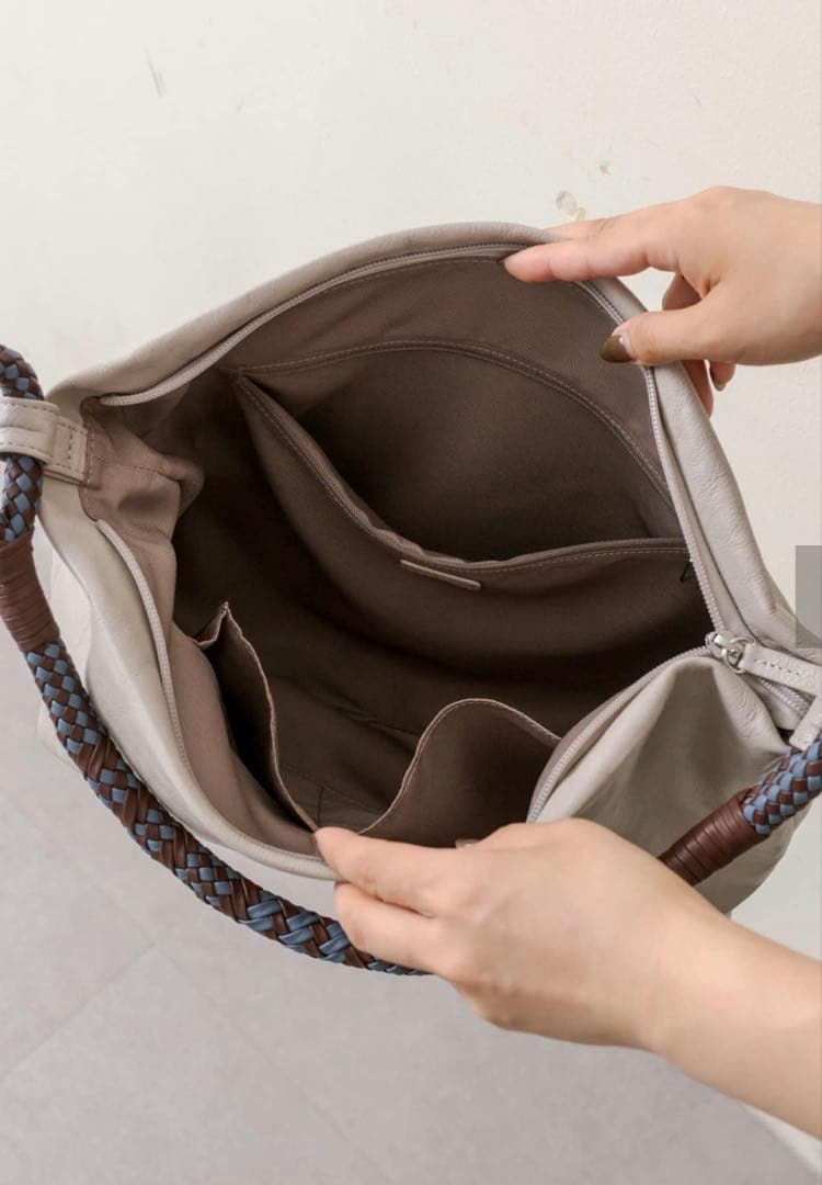 ＜本革/ミディアムサイズ/軽量＞ミックス編みワンハンドル バッグ