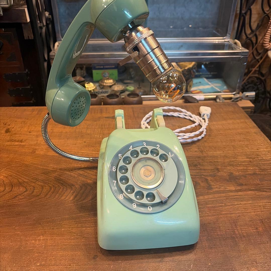 レトロなダイヤル電話　ランプ