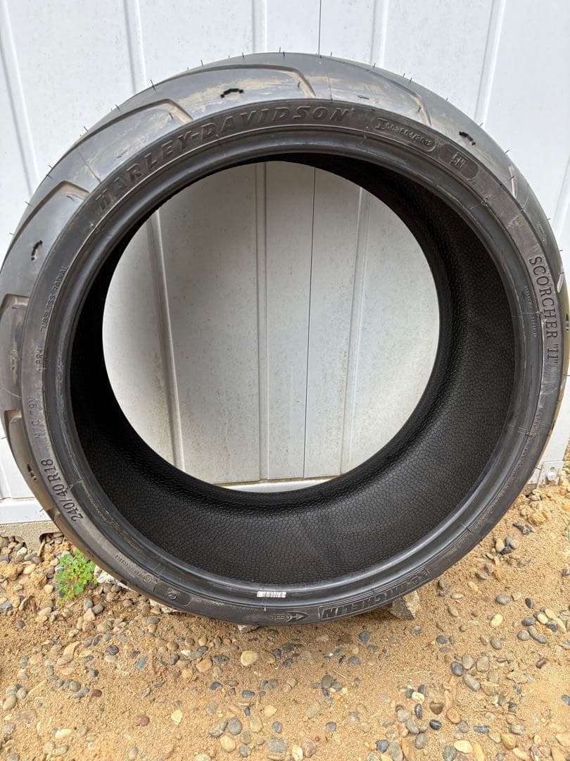 ハーレーブレイクアウト　ミシュラン 240/40R18