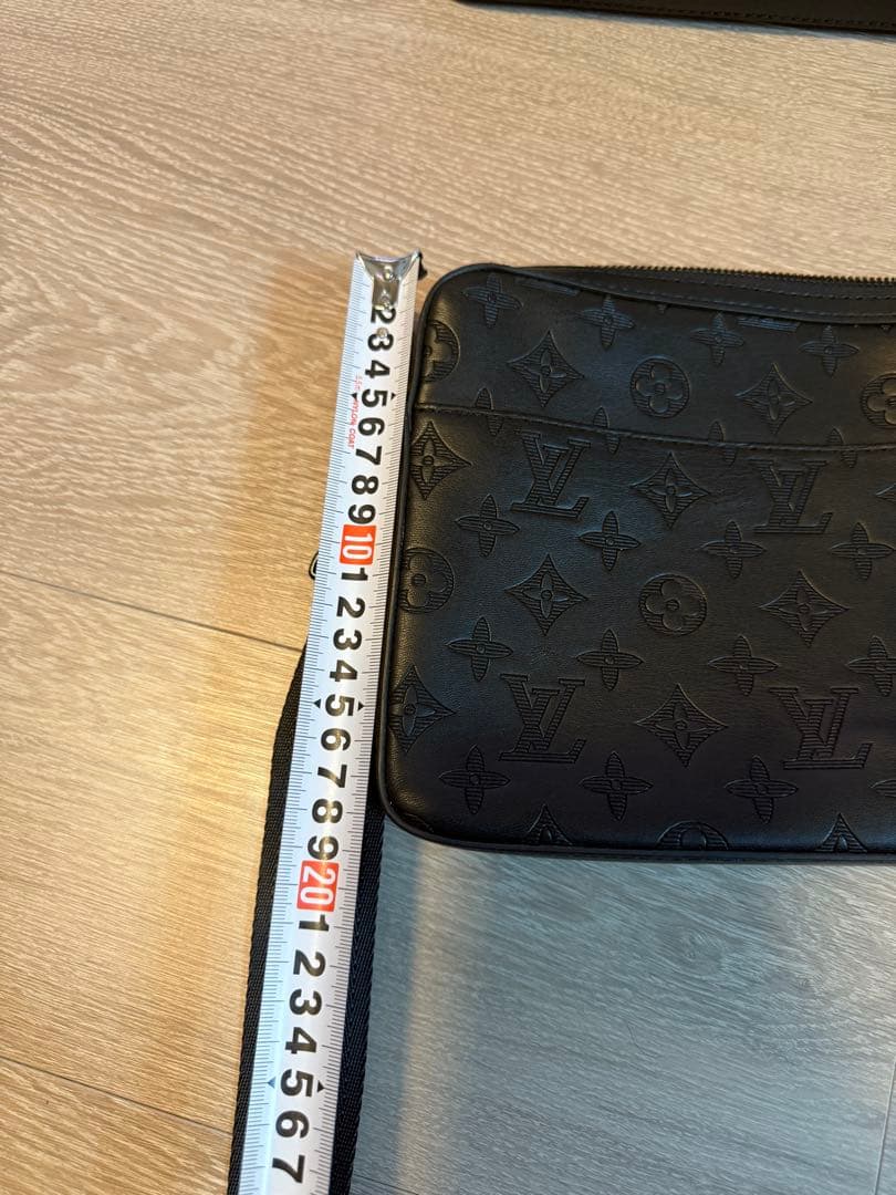 Louis Vuitton ブラック メッセンジャーバッグ