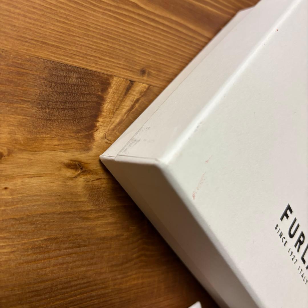 【美品】FURLA 二つ折り財布　グレー