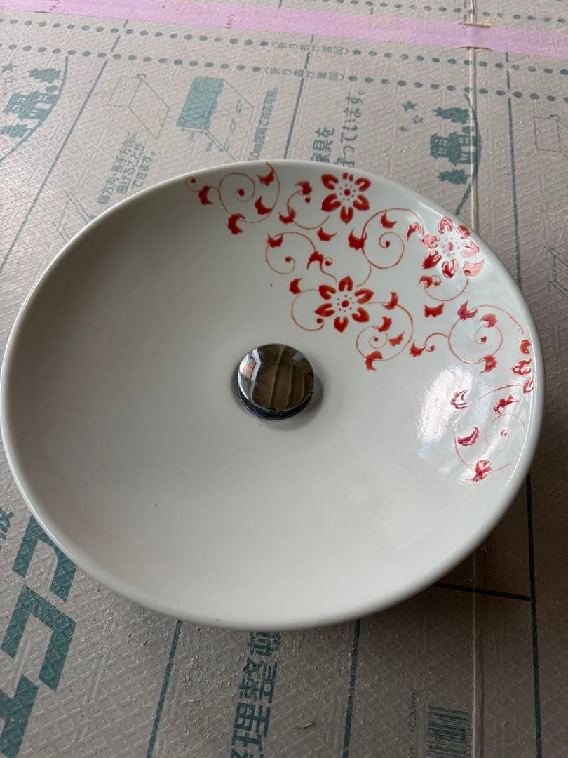 花模様の陶器ボウル メタル排水口付き