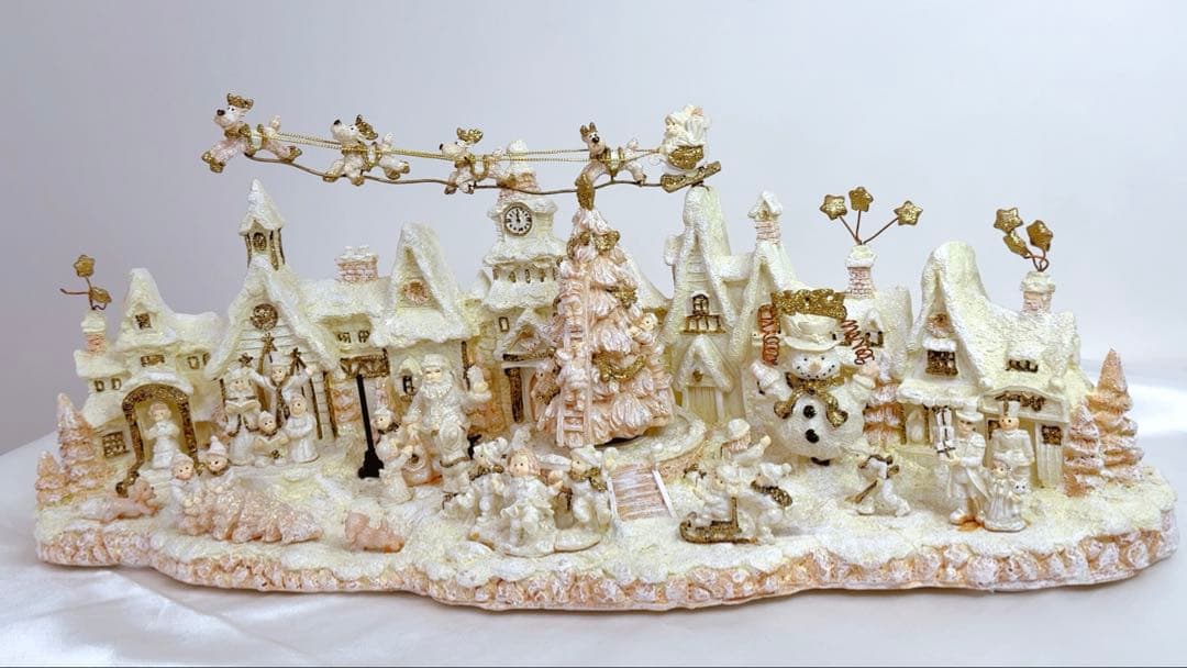 クリスマス村の置物 サンタとトナカイ付き