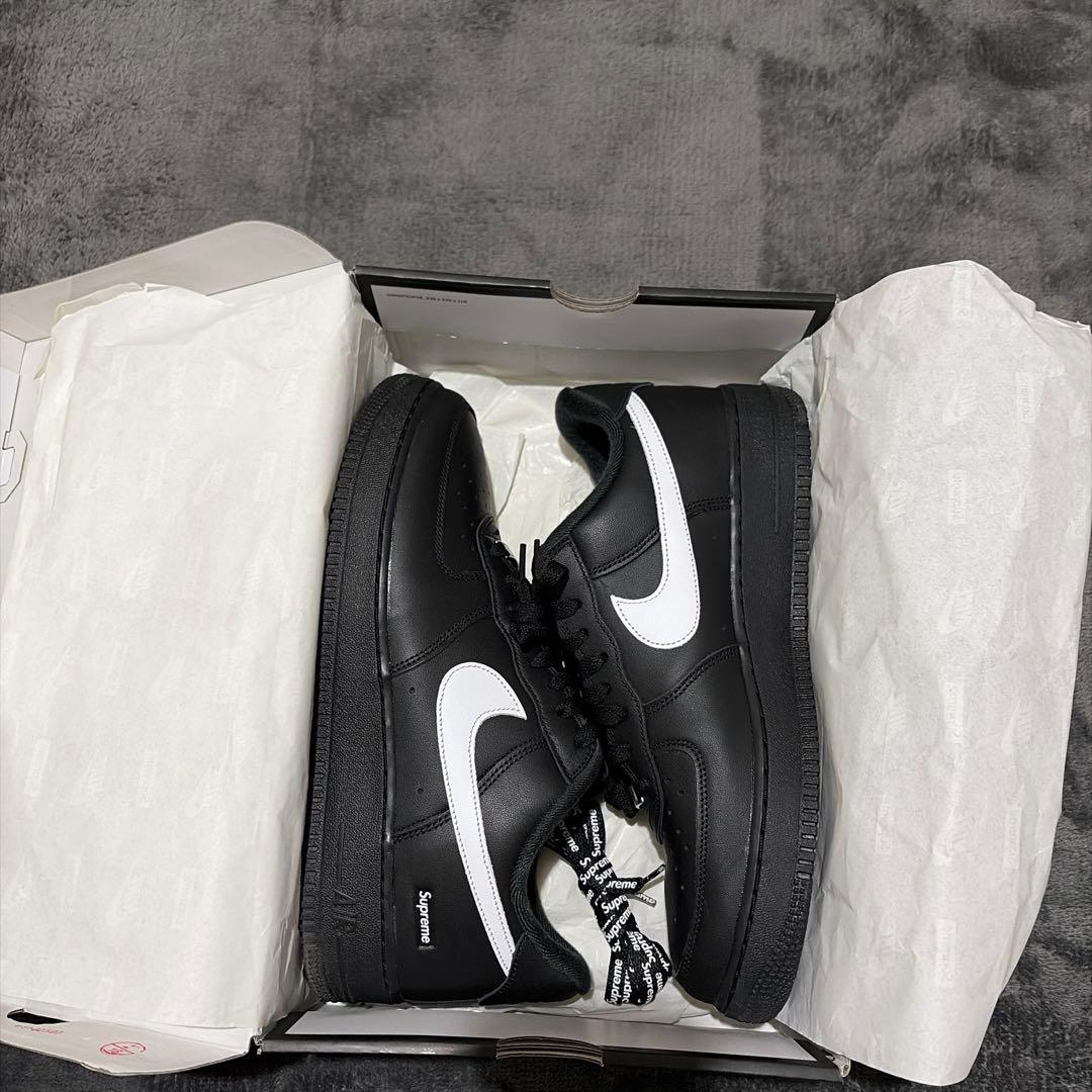 Supreme × Nike Air Force1Low Black/White