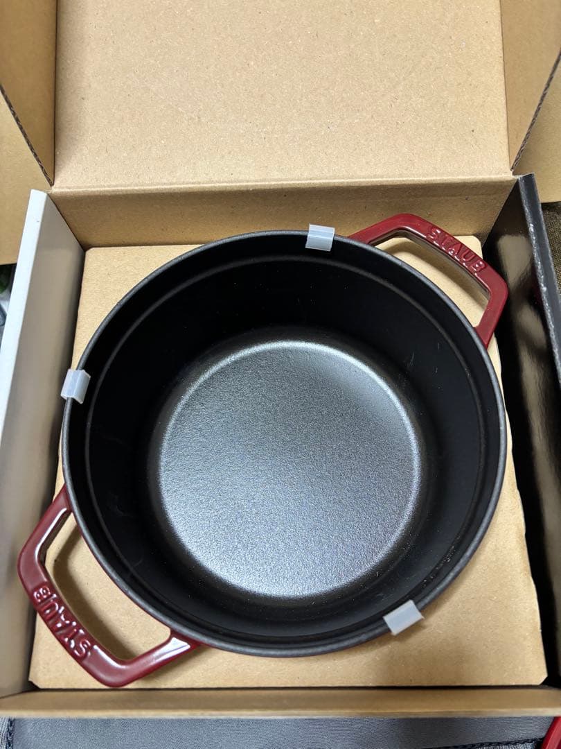 新品未使用品　ストウブ　ピコ・ココット ラウンド 22cm ボルドー