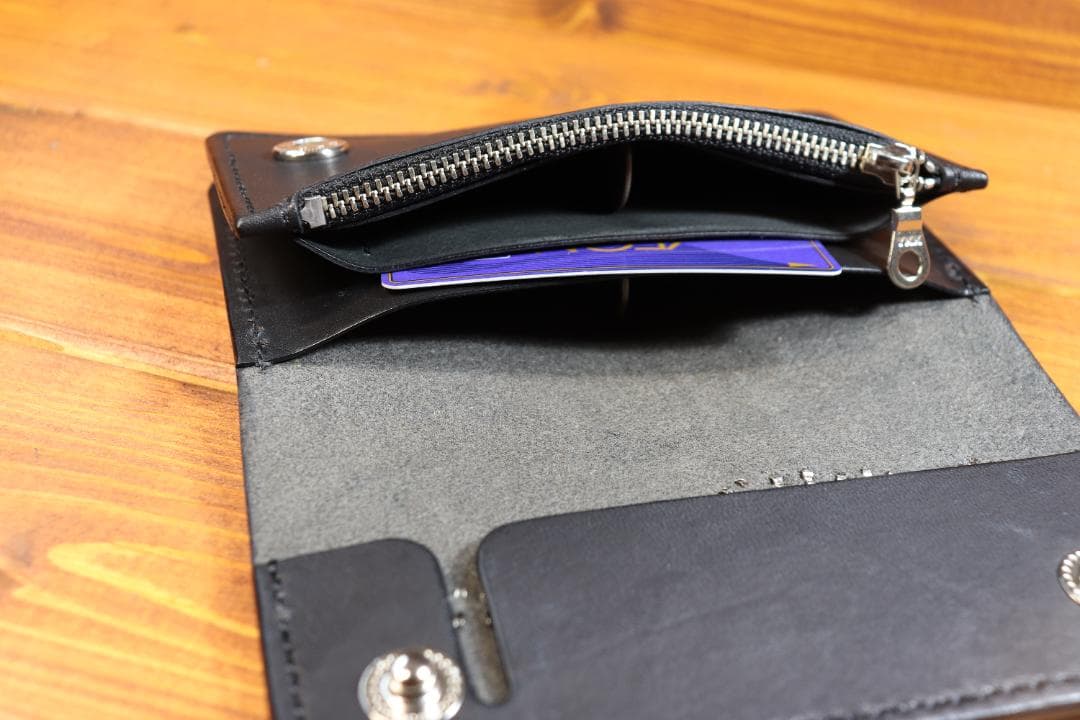 フラワースタッズ　ミドルトラッカーウォレット 　ハトメ小判カン付き