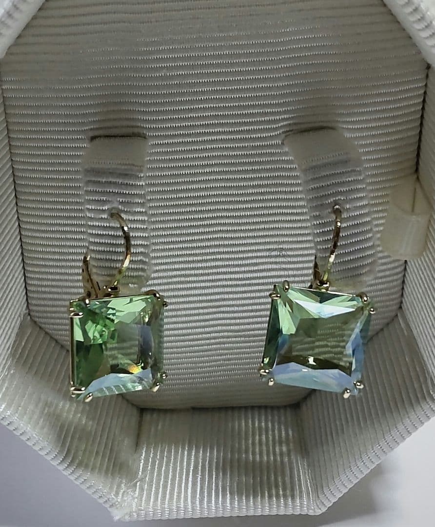 Swarovski Milleniaスクエアカットドロップ ピアス