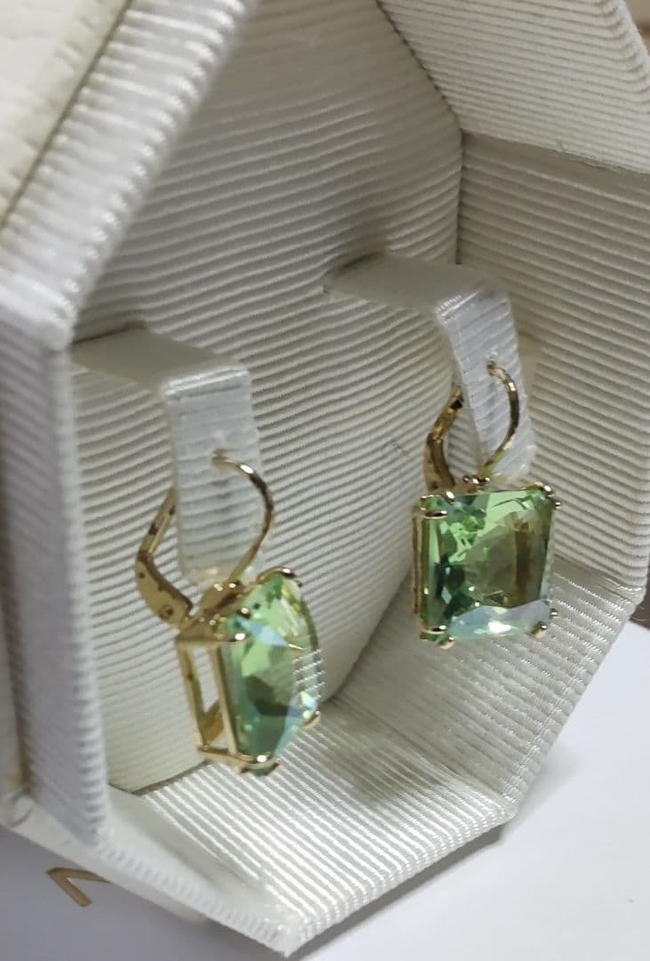 Swarovski Milleniaスクエアカットドロップ ピアス