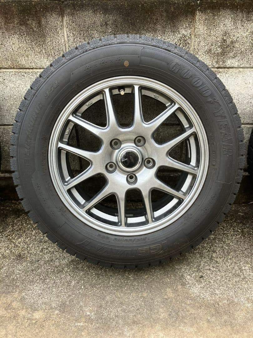 専用出品GOODYEARスタッドレスタイヤ美品215 60 R16セット