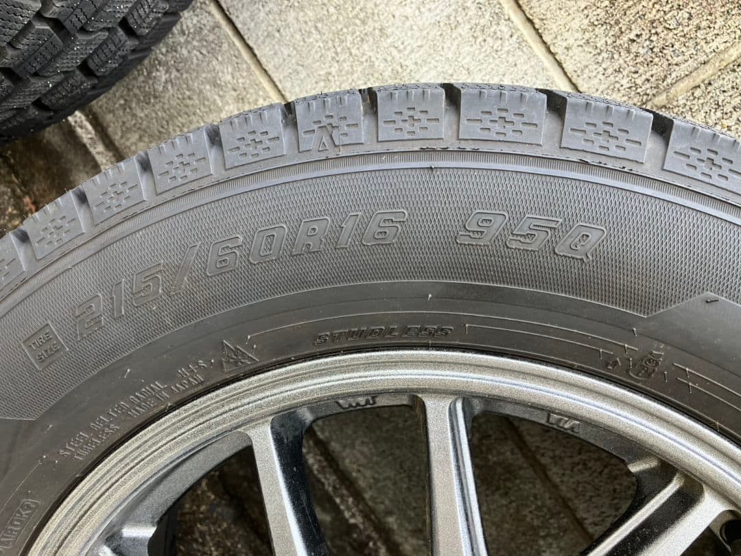 専用出品GOODYEARスタッドレスタイヤ美品215 60 R16セット